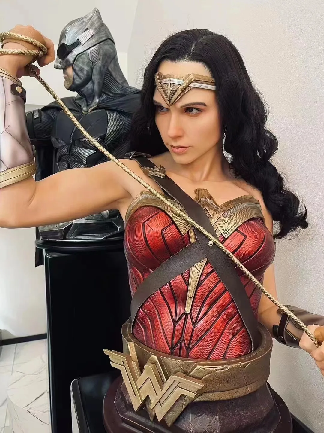 High Quality Realistic Attractive Female Resin Silicone Life Size Wonder Woman Resin Figure Bust Statue for Indoor Decoration