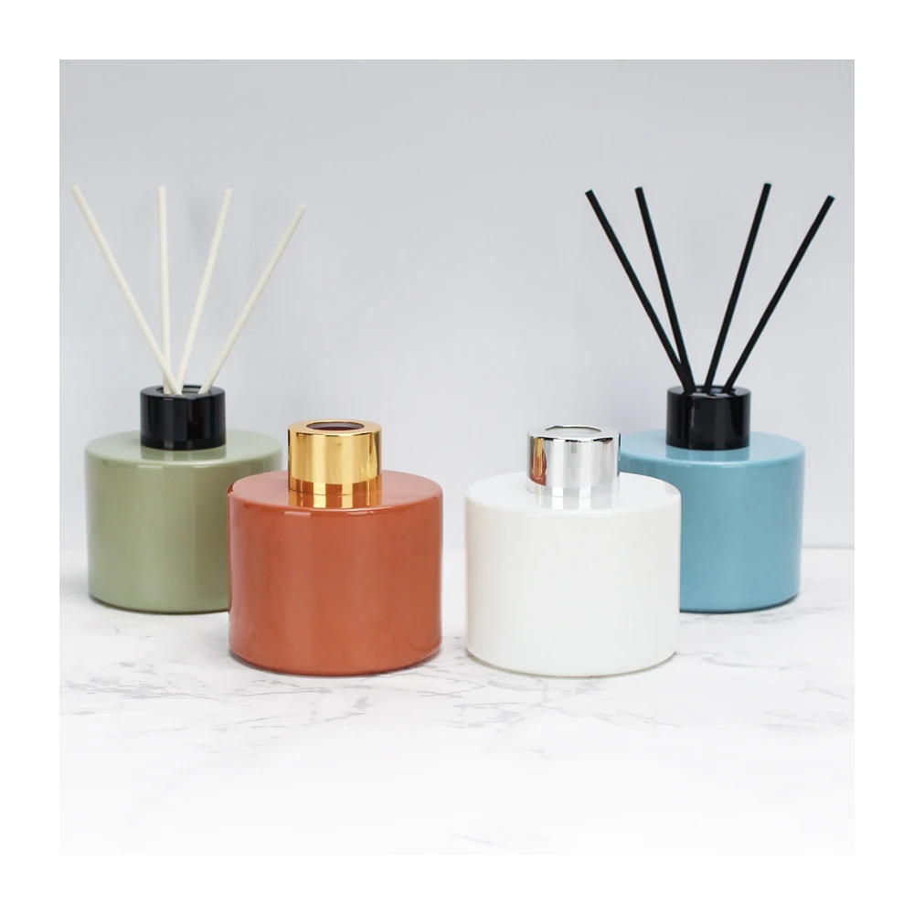 Wholesale 50ml 100ml Glass Reed Diffuser Bottle With Gold Cap Luxury Empty Glass Stick Bottle for Aroma Oil Diffuser