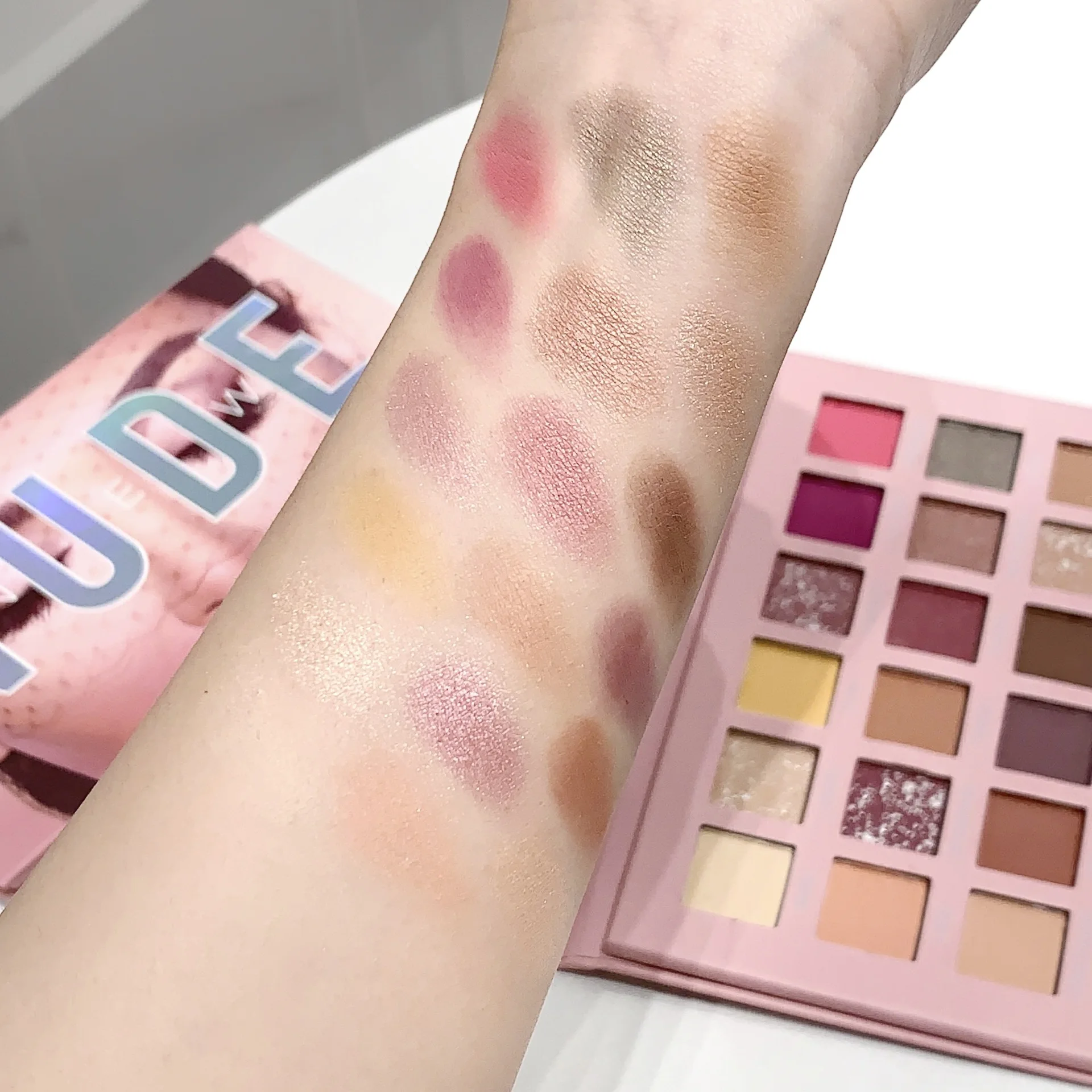 Cross-Border Exclusive 18-Color Desert Rose Matte Dubai Eyeshadow Palette Metallic Shimmer Finish Glitter Eye Makeup Wholesale