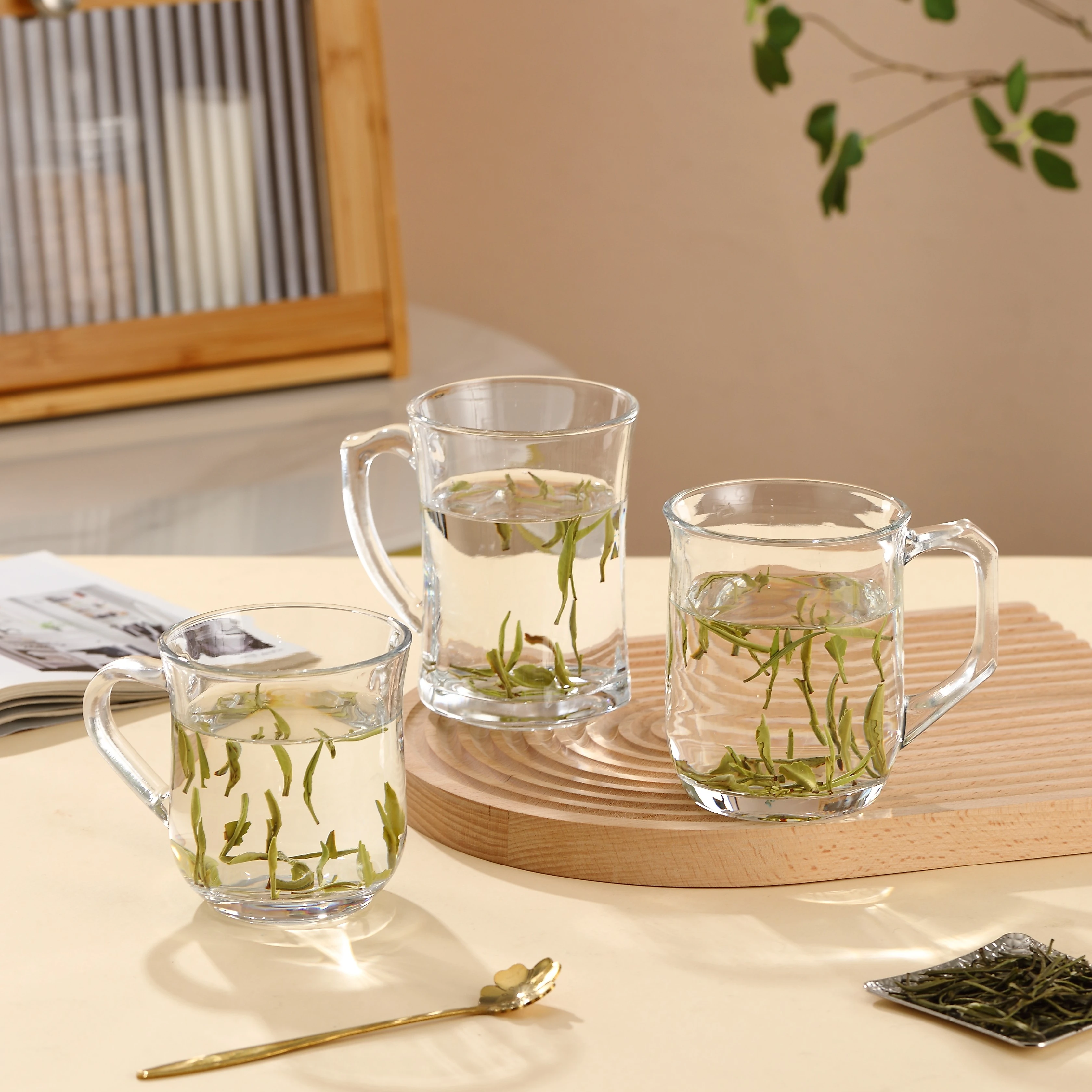 Transparent 380ml Round Glass Beverage Cup Classic Design Tea Without Lid for Party Occasions