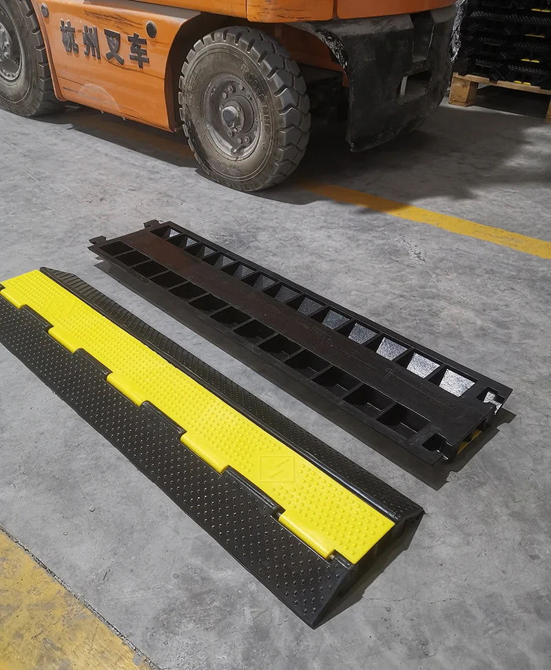 OEM Rubber Pvc Drop Over Cable 2 Channel Ramp Cable Protector details