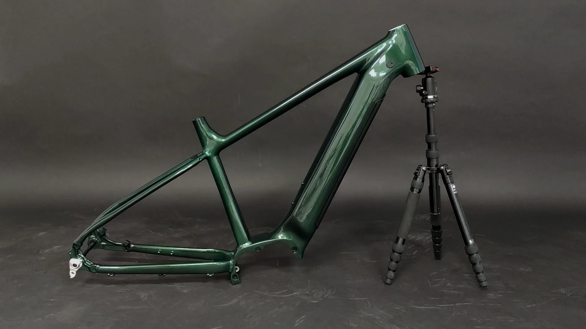 Cheap 29 Inch Alu Alloy Electric Bike Frame Bafang Mid Drive Motor EMTB  Frame with Thru Axle 148mm Battery Internal