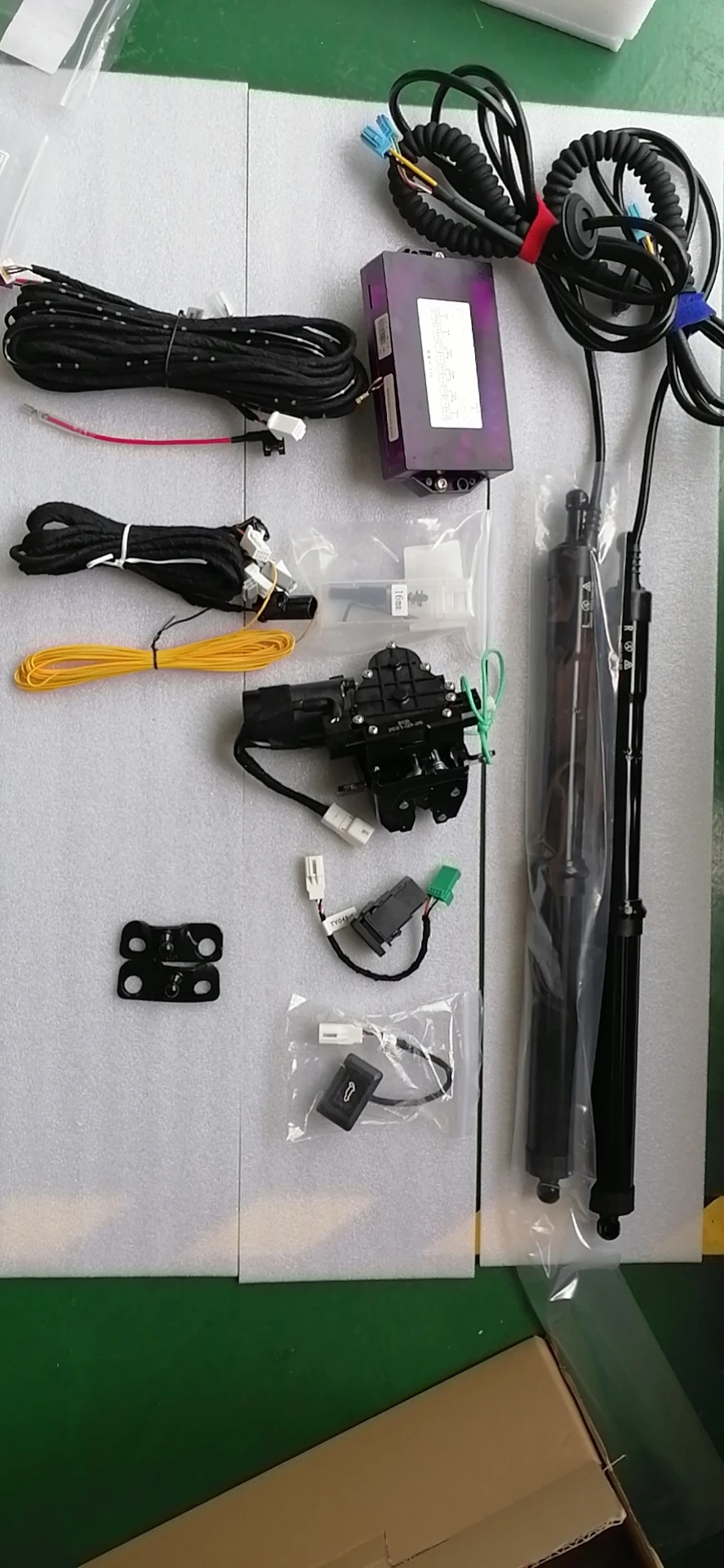 Automatic Tailgate Lift Installed Electric Tailgate Release With Soft