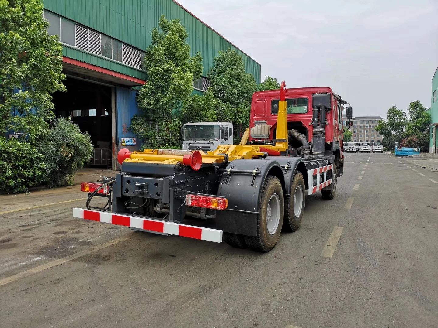 Китайский известный бренд SINOTRUK HOWO крюк подъемный мусоровоз с Заводской ценой продажа в Африке