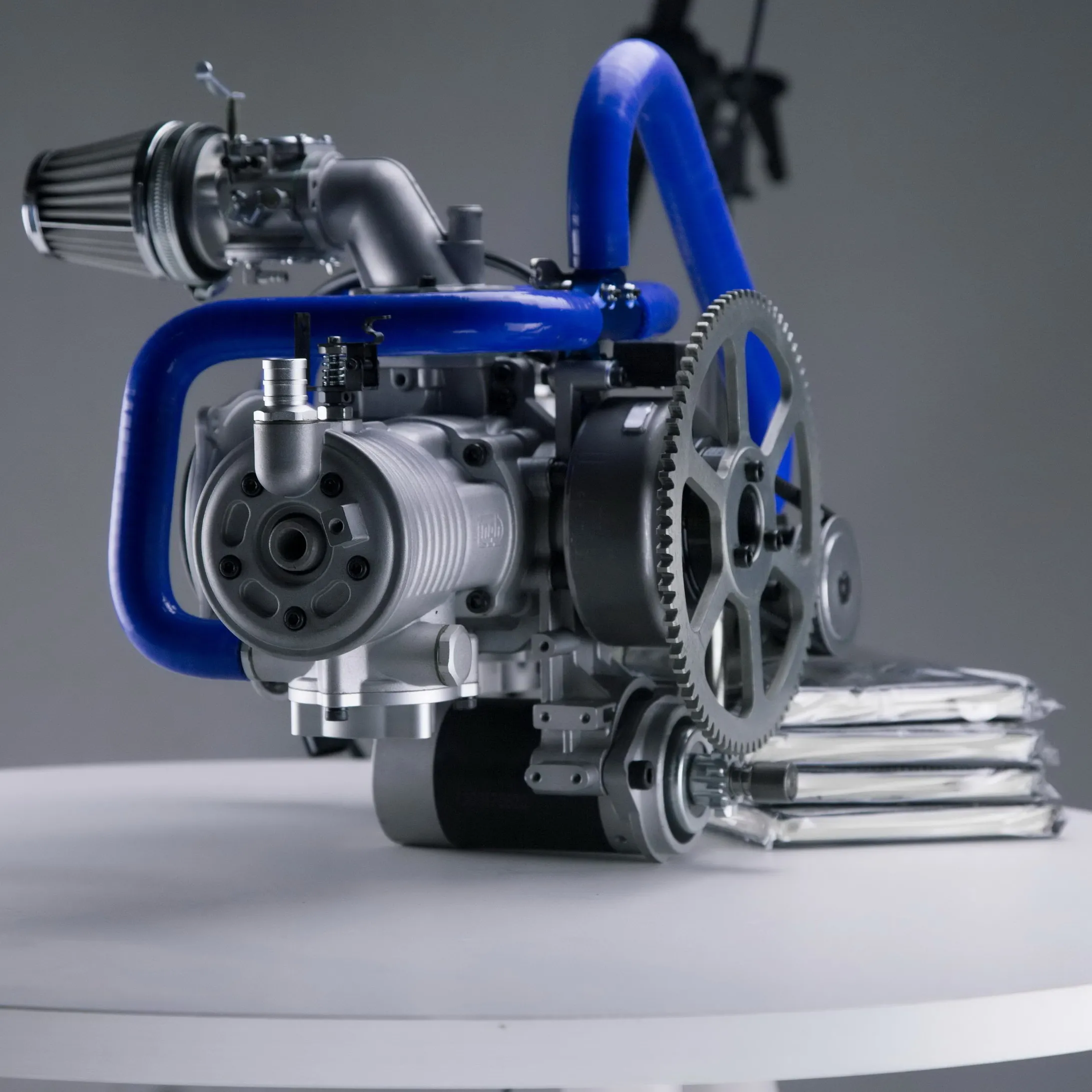 Двухцилиндровый Горизонтально оппозитный двухтактный бензиновый двигатель с жидкостным охлаждением Модель самолета 275cc