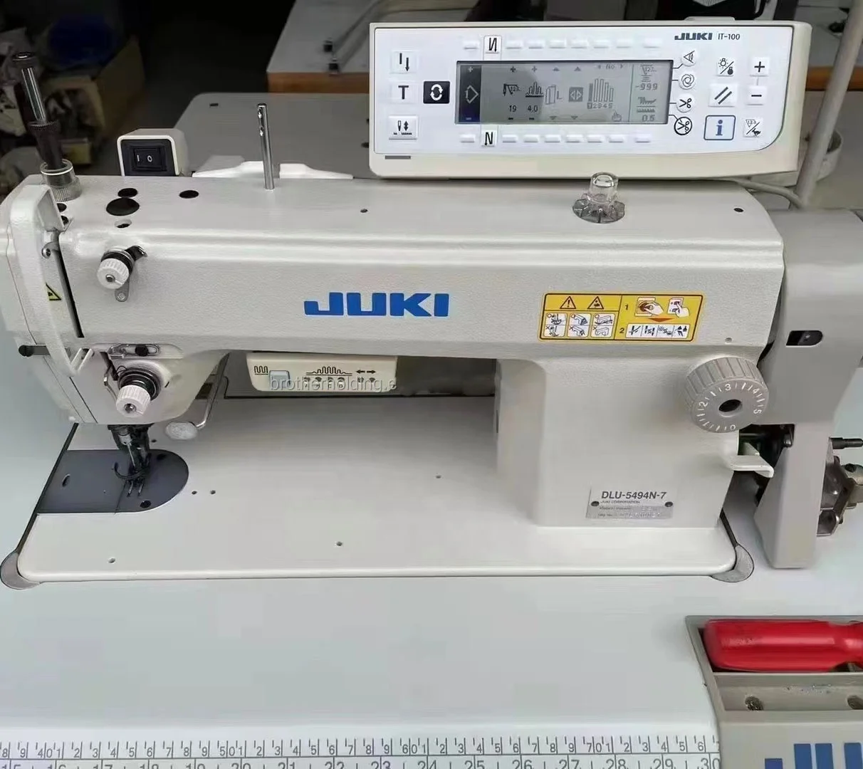 JUKI DLU-5494N-7 Industrial Sewing Machine - High Speed & Quality