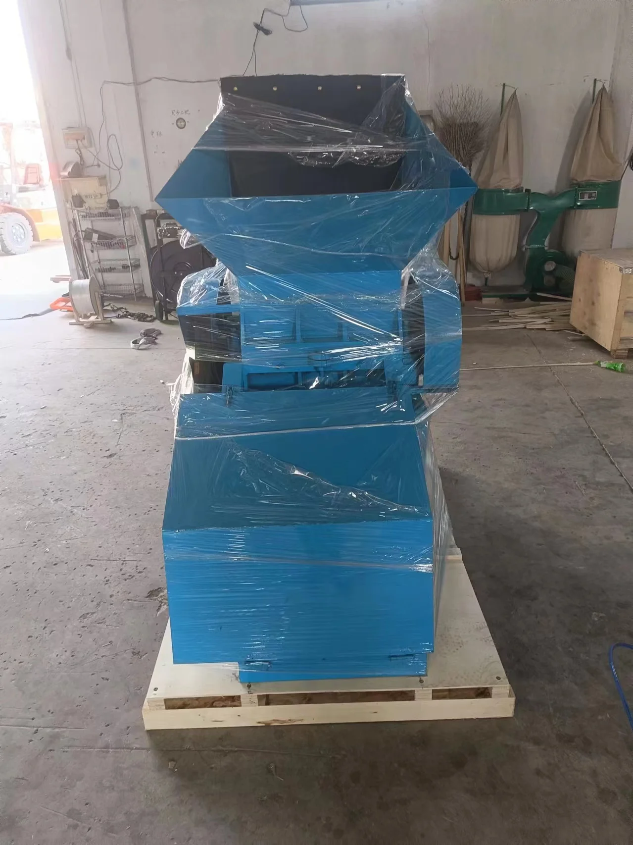 Plastic Crusher Crushing Machine Pet Plastic Bottle and Hard Plastic Grinding Machine Crusher