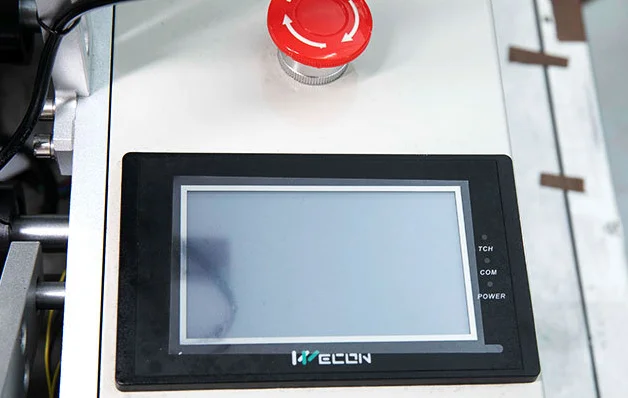 Автоматическая Вертикальная двухсторонняя пластиковая машина для нанесения этикеток на плоские бутылки