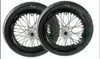 Buje plateado, llanta negra (110/70 140/60 R17)