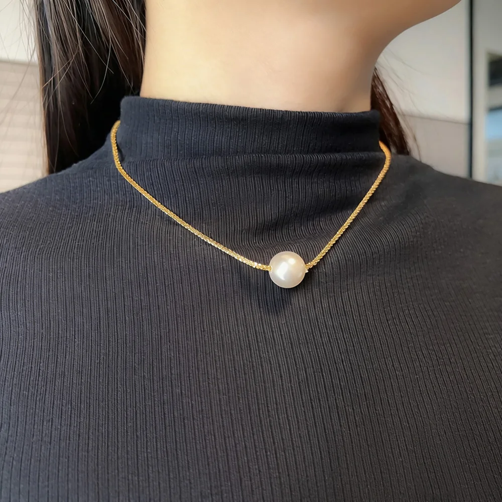 Minimalist Freshwater Pearl Clavicle Necklace