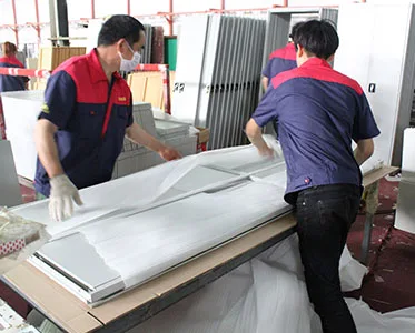 
 По индивидуальному заказу стекла 4 дверь корпусная мебель наполнение шкафов с черной пластиковой ручкой  