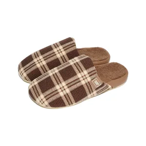 Hot Selling Anti-Slip Couple's Plush  Closed Toe Lightweight Soft Indoor-Outdoor Winter Slides for Men Women with TPR Outsole