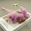 Rosa púrpura intenso