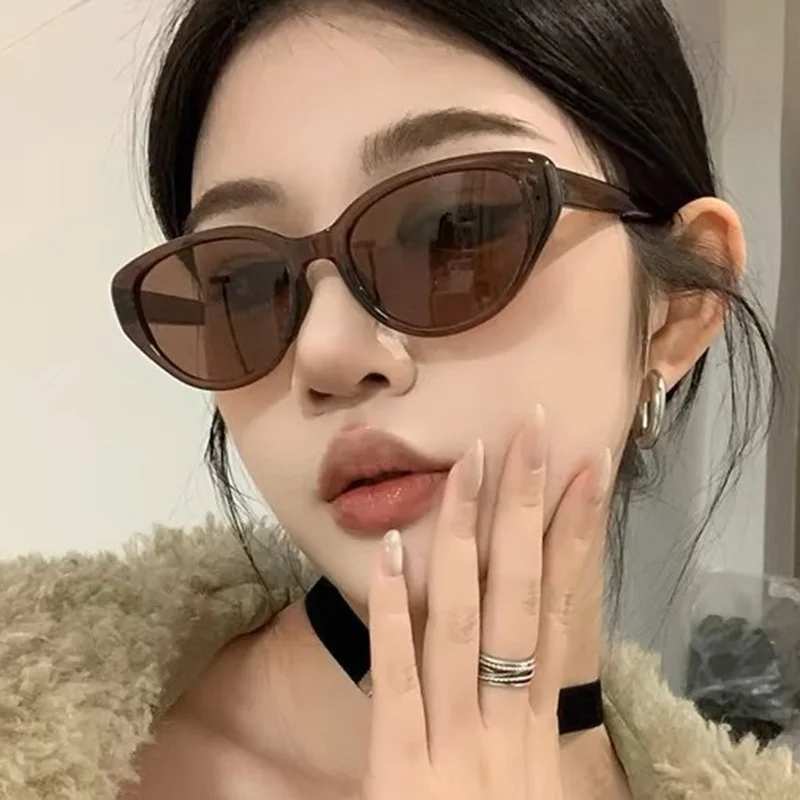 2024 Nuevas gafas de sol ojo de gato Gafas de sol retro de alta calidad Fábrica al por mayor Sombra Mujeres Logotipo personalizado