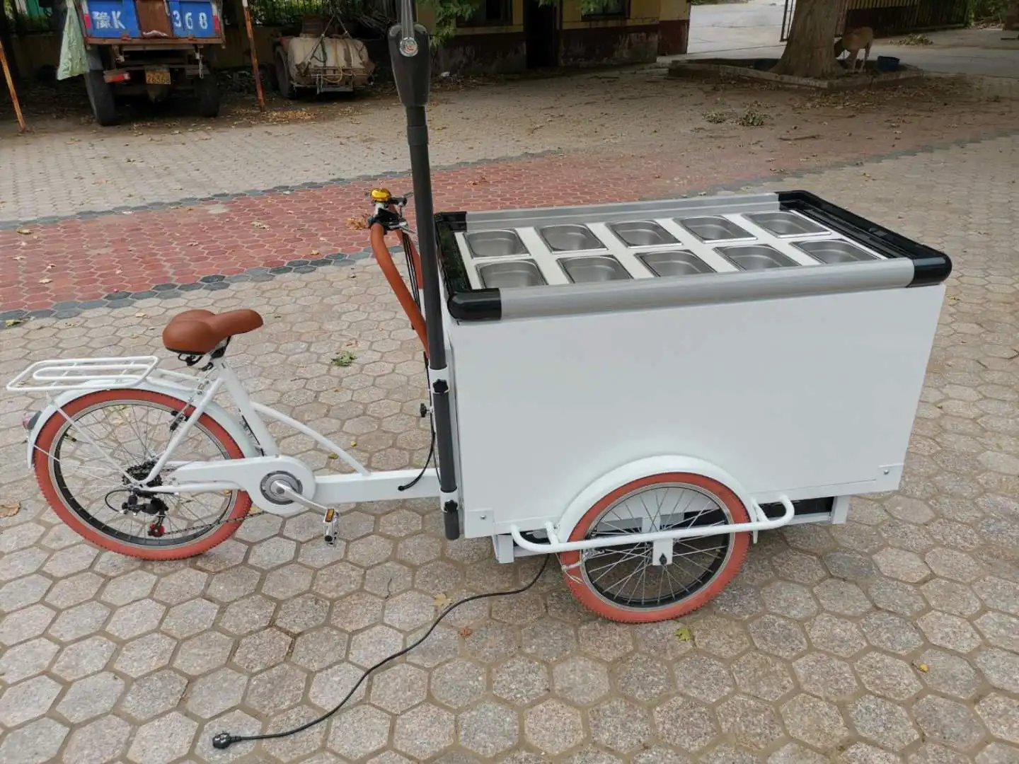 OEM Electric Ice Cream Tricycle with Battery Mobile Electric Cargo 3 Wheels Bike Trike for Sale