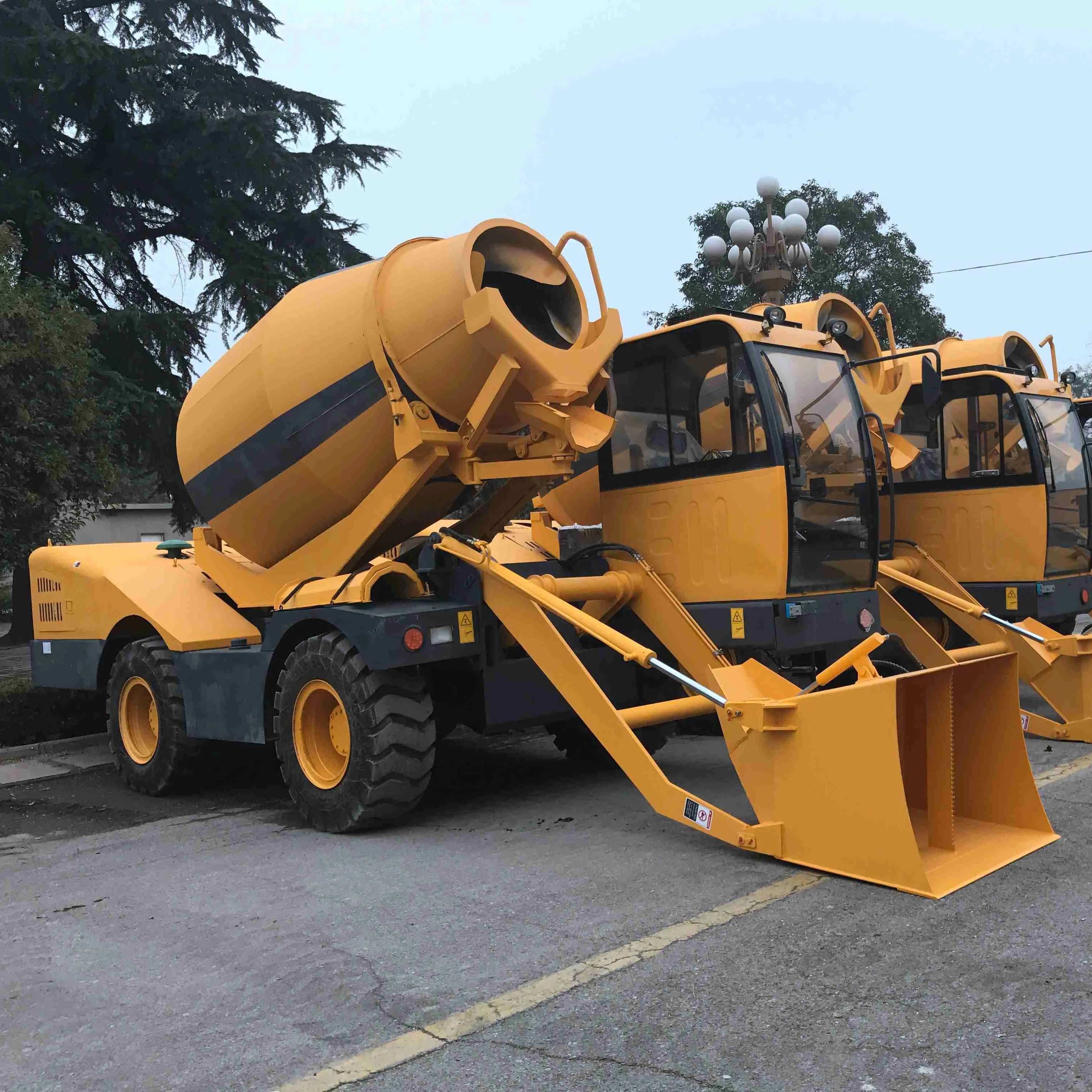 Easy Driving Concrete Mixer Car Output Self Loading Concrete Mixer