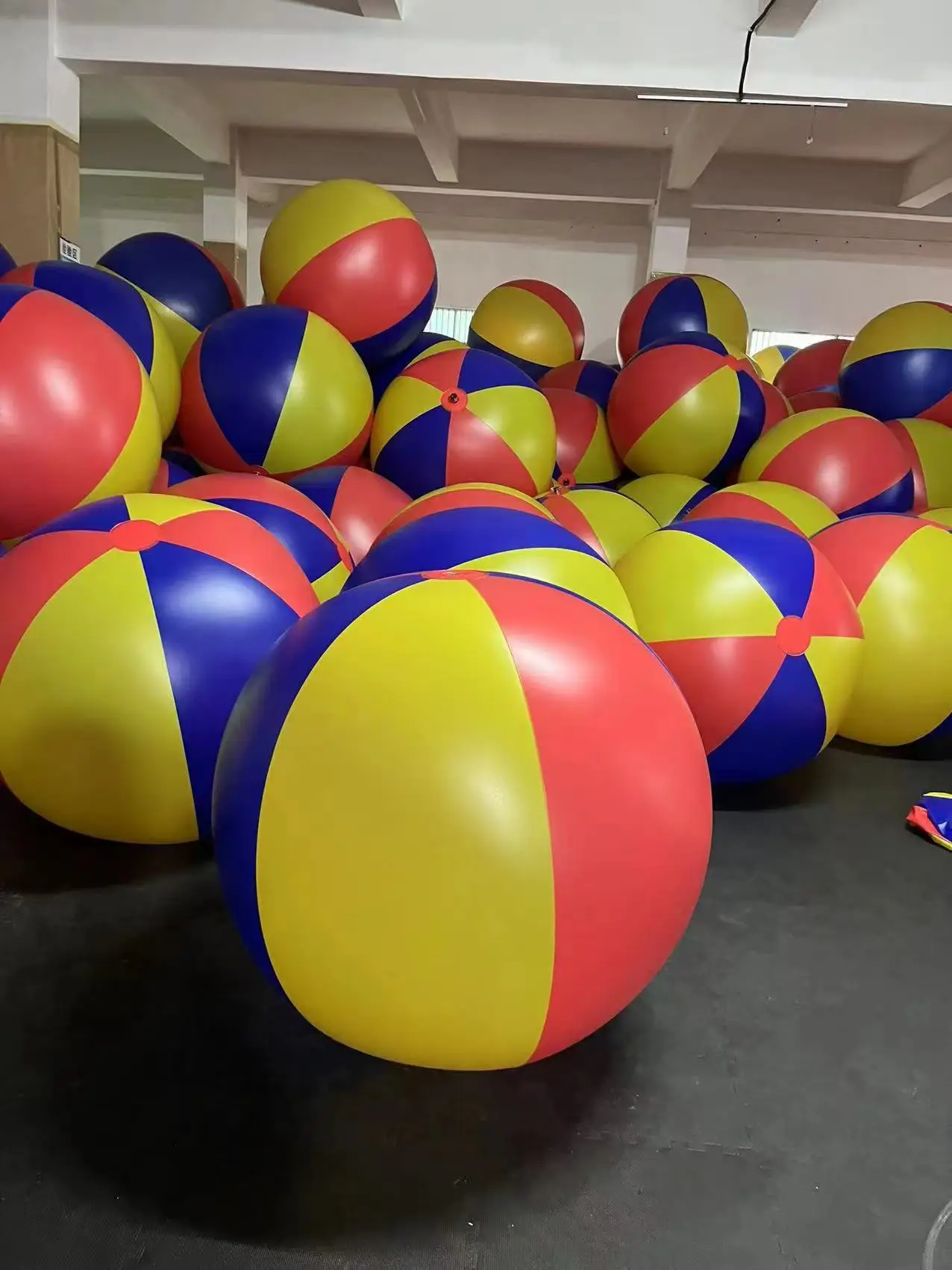 Hot-selling Eco-friendly PVC Inflatable Giant Beach Ball 100cm/150cm/200cm Customizable preview 6