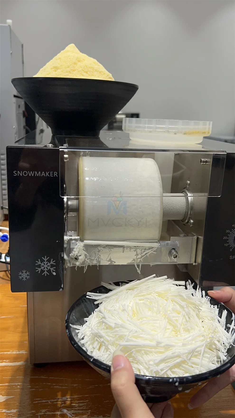 Mvckyi 160kg/24h Commercial Ice Cream Equipment Snow Ice Shaving Bingsu