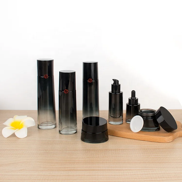 New special fashion style Luxury Cosmetic glass bottle set skincare cosmetic packaging with spray pump cap cover