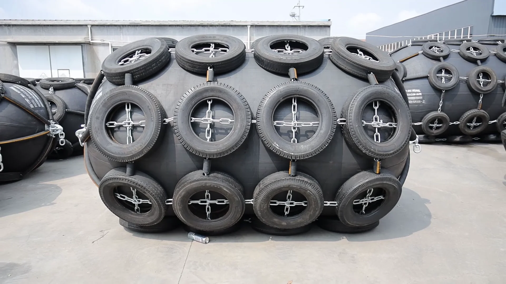 кранцы йокогама пневматические. кранец пневматический швартовый yokohama fender. кранцы швартовые пневматические. кранец пневматический 2. швартовочные кранцы.