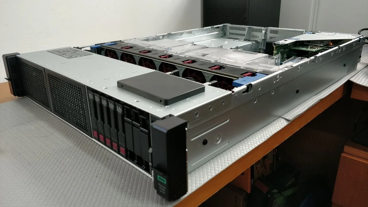 Used Hpe Dl380 Gen10 Plus 380g10+ 2u 8sff Sas/sata 12g Bc Front Bay 1/2