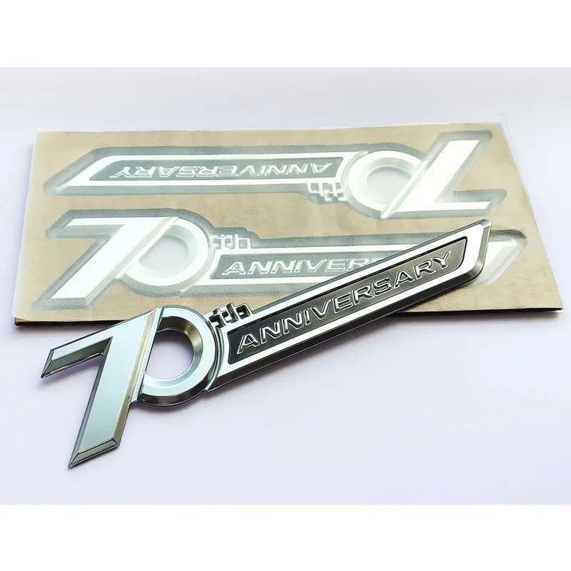 トヨタ ランドクルーザー 70周年記念バッジ ランドクルーザー300 70周年エディション クロームバッジ 車体ステッカー用