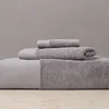 Gris oscuro