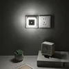Cuadrado blanco con control de luz.