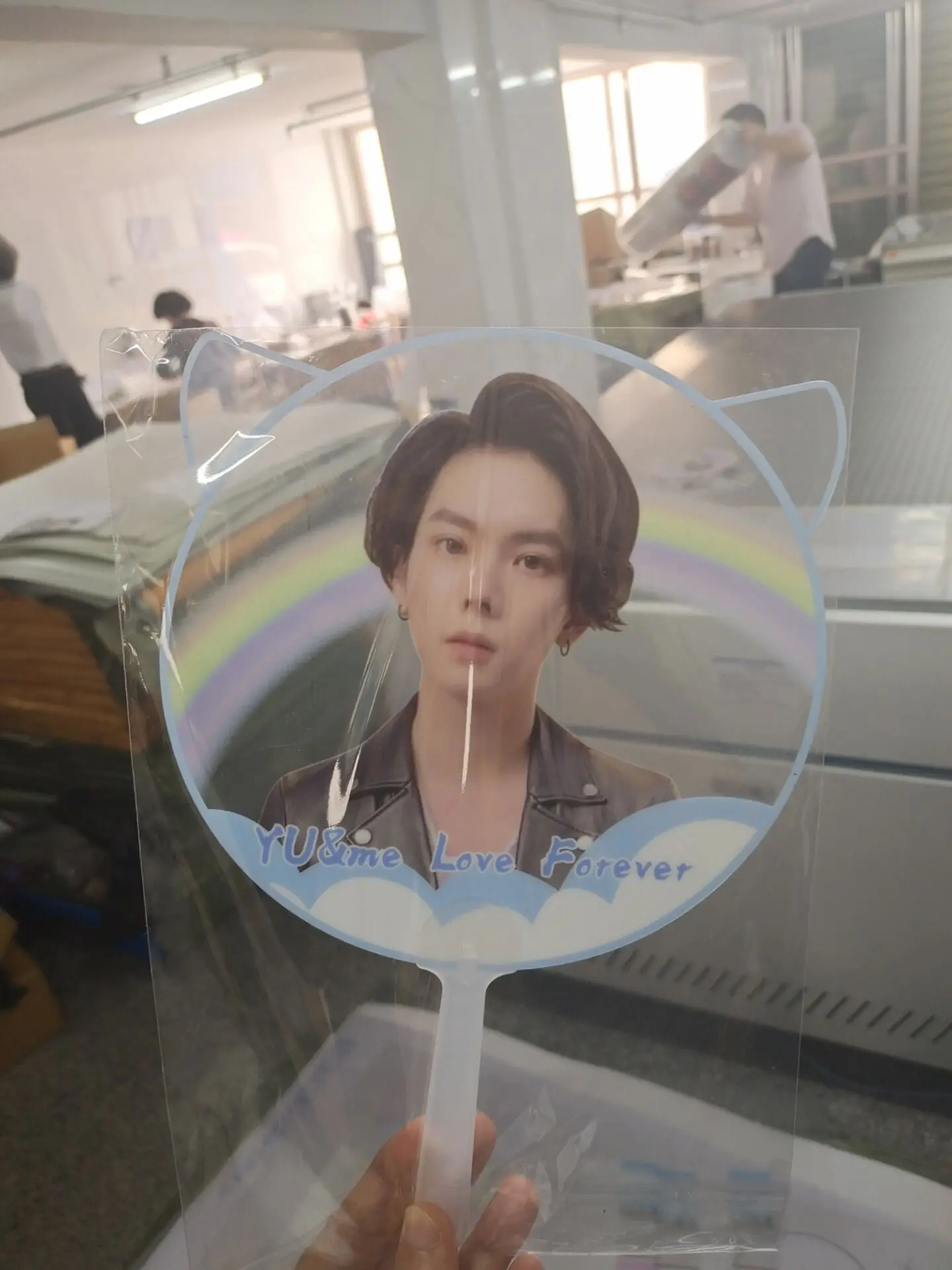Wholesale Price Customized Plastic Souvenir Colorful Waterproof Transparent Hand Fan Print for Support KPOP