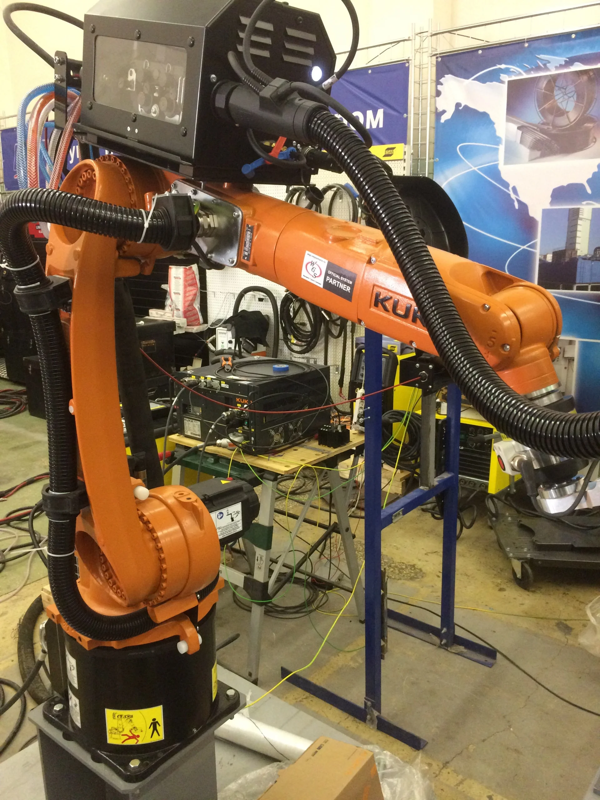 Welding Robot Machine KUKA KR 10 R1420 ARC MIG MAG Robot Welding 6 Axis Robot Arm With Welder and Welding Positioner