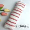 Almohada de felpa a rayas rojo rosado (con hierba gatera)