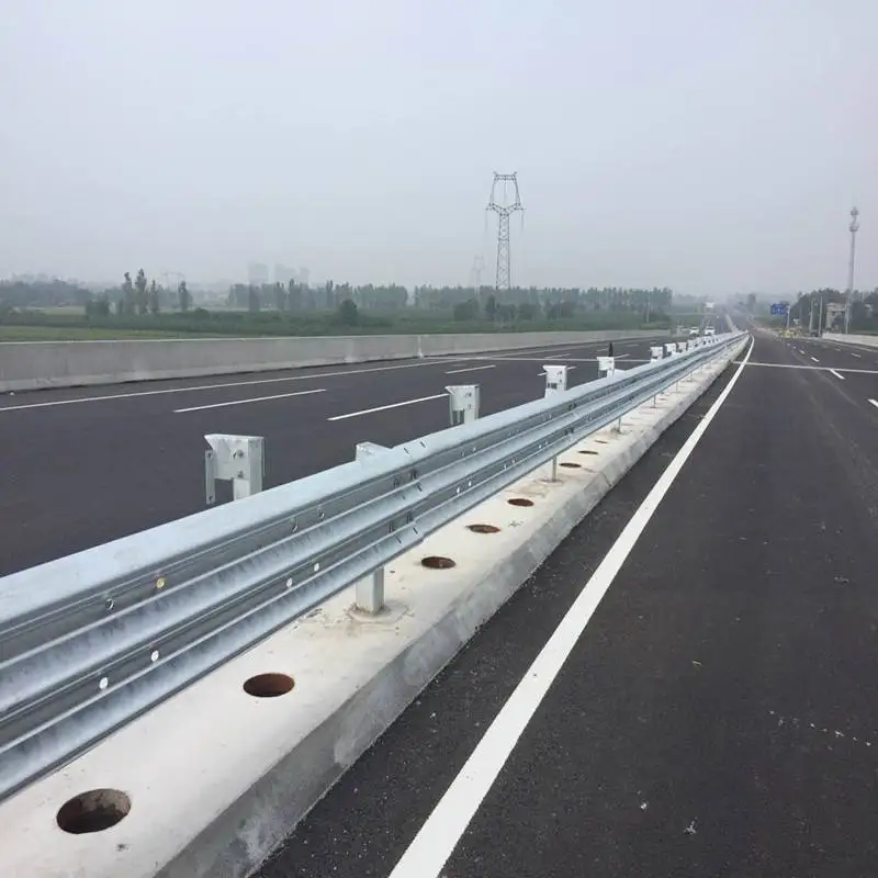 BXHL11  Beam Steel Highway Guardrail Crash Barrier Outdoor Safety Protection with Plastic Material supplier