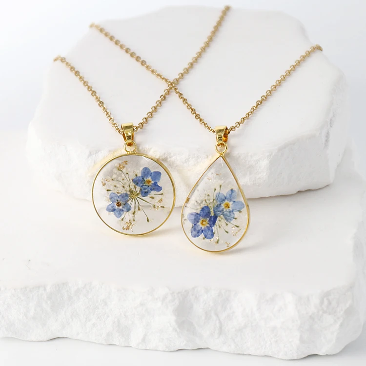 Transparent Epoxy Boho Style Resin Flower Pendant Necklace Real Pressed Flowers Forget Me Not Necklace for Mother's Day Gifts