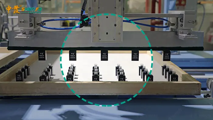 완전히 병 실크 인쇄기를 향기로 채웁니다 향료 공업을 위한 자동차 서보기구 스크린 프린팅 머신