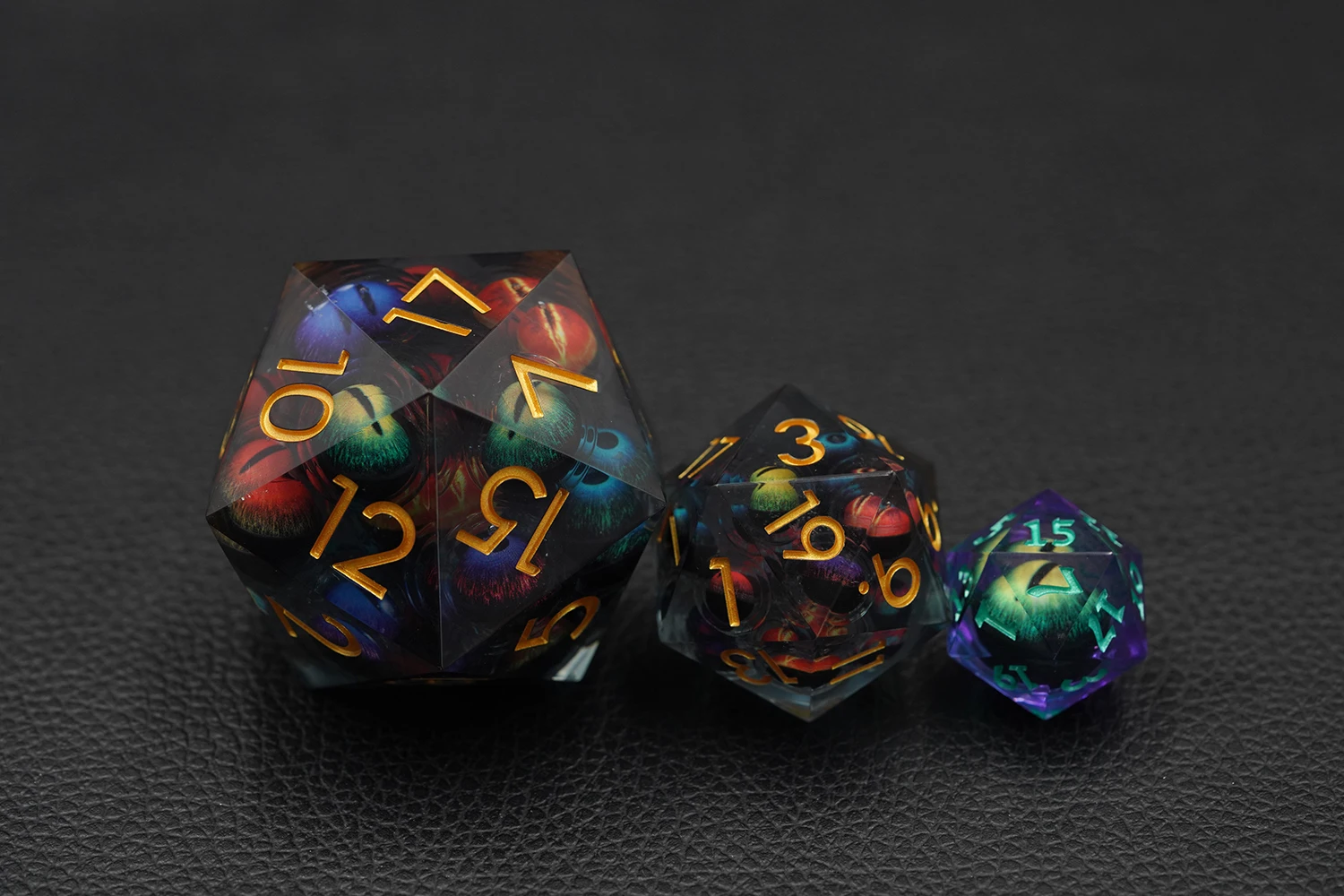 Yushun Custom Made DND D20 50MM Resin Dice Jumbo Moving Dragon Eye Polyhedral Design for Dungeons and Dragons supplier