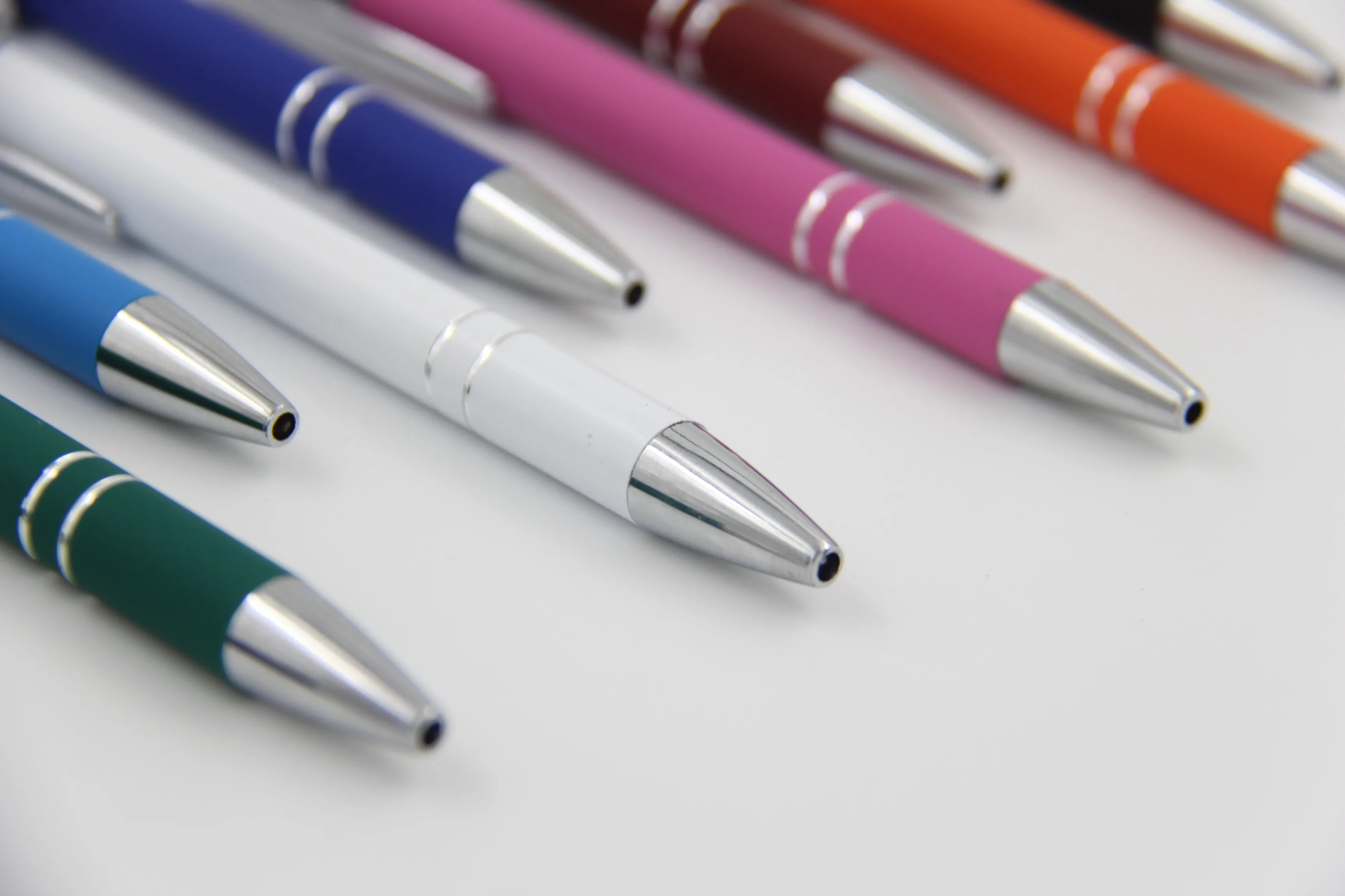 Профессиональное производство дешевая рекламная шариковая ручка со стилусом и резиновой ручкой