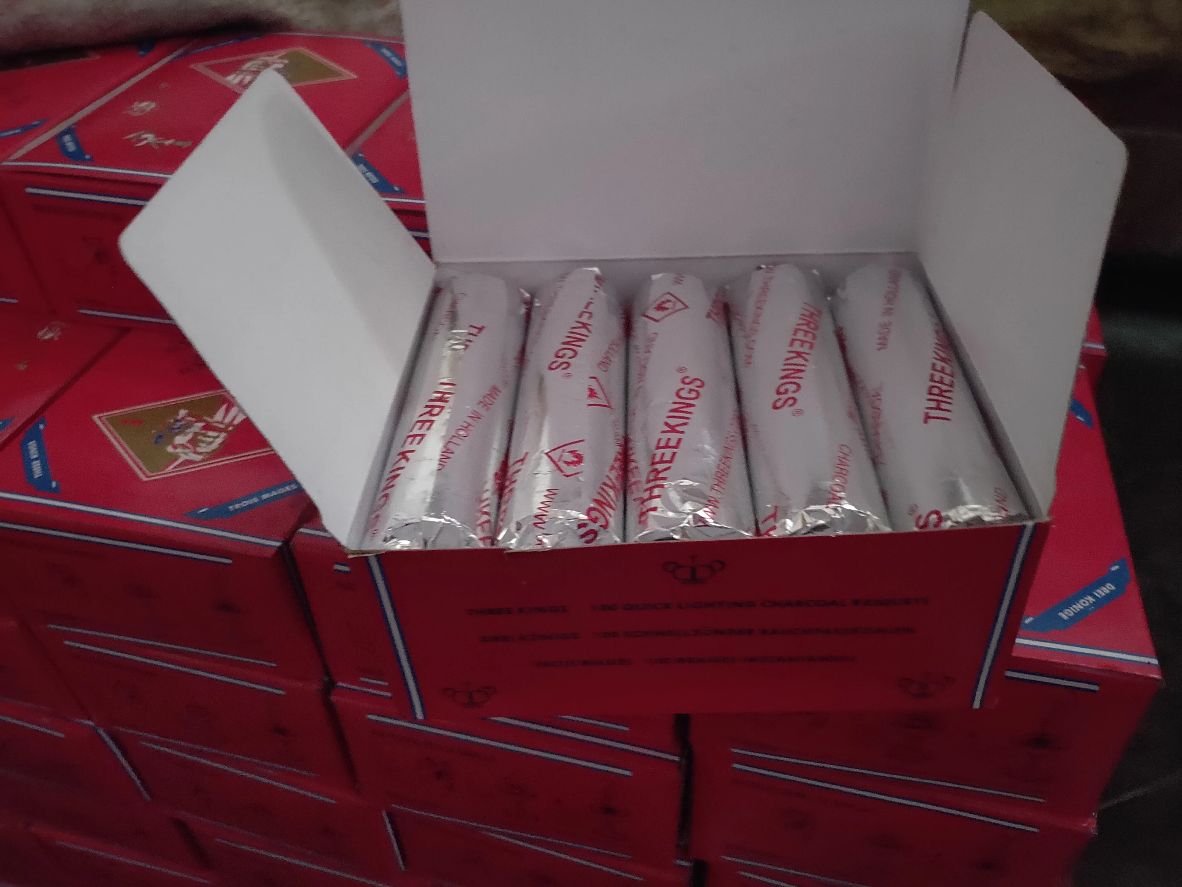 Лучший товар, высококачественный быстросжигающий уголь для кальяна, черный круглый уголь, уголь для кальяна Three Kings