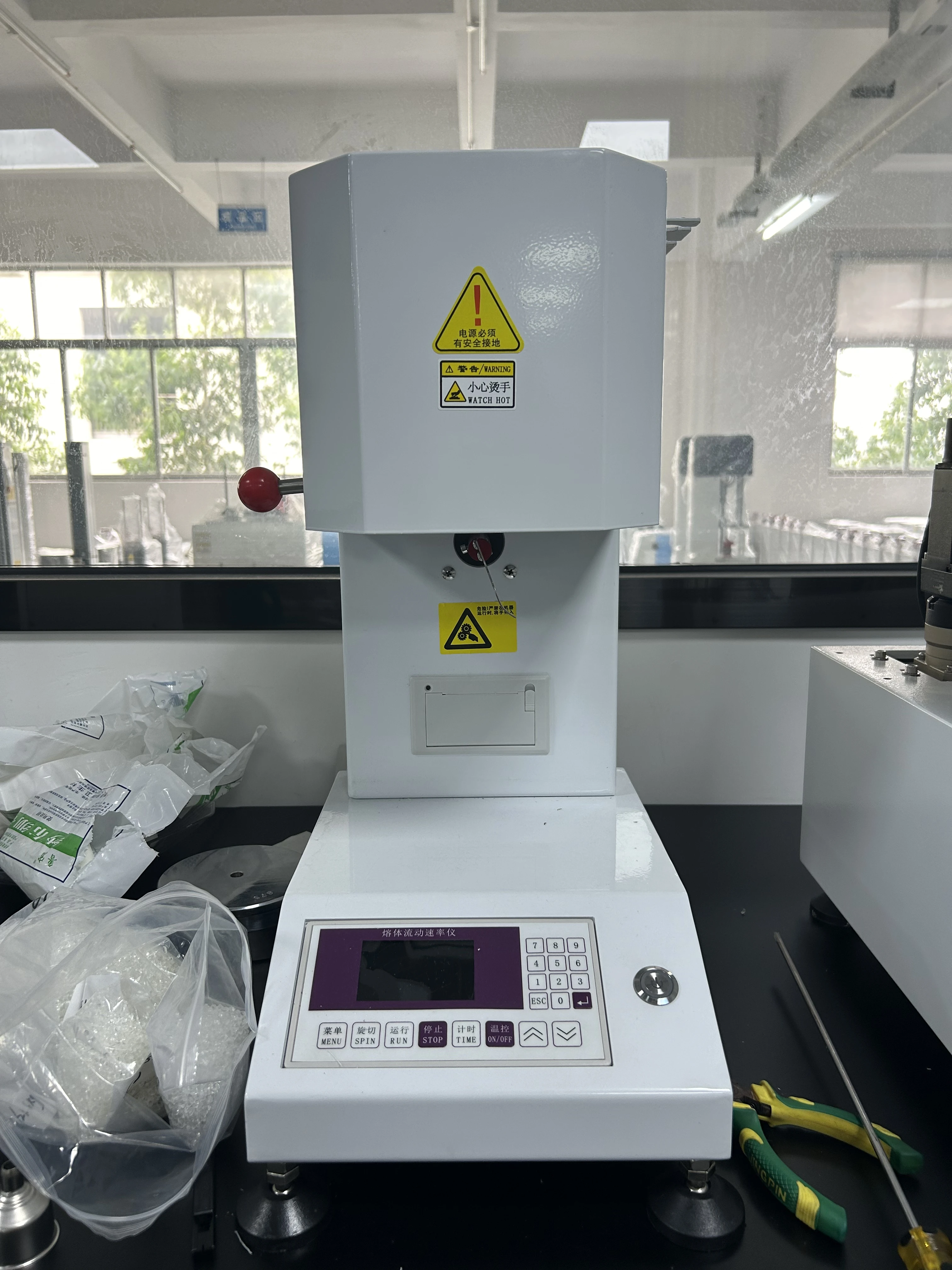 ASTM D3364 LCD Polyethylene Test Machine Device PP PE PVC Plastic Industry Melt Flow Index Tester