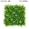 Panel de pared de eucalipto verde claro con flor blanca y hierba