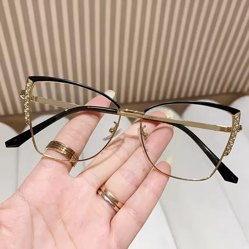 Photochromic Women’s Sunglasses & Blue Light Readers