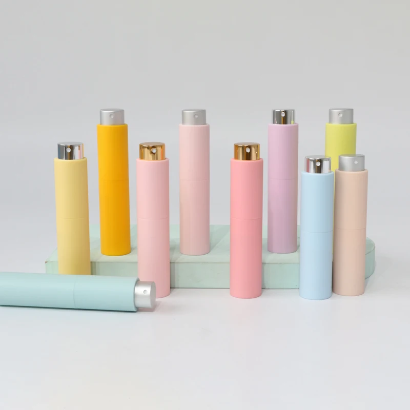 Wholesale 5ml 8ml 10ml 15ml 20ml 30ml Matte Black White Refillable Twist Spray Bottle Mini Travel Perfume Atomizer