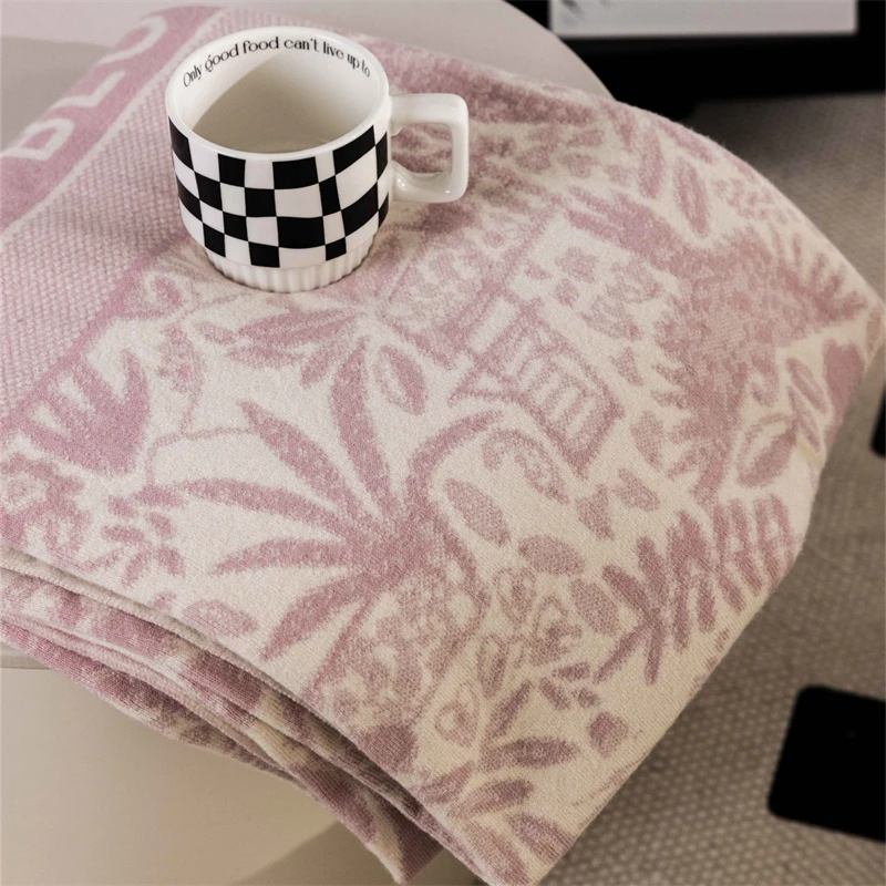 TK New Arrival Soft Nordic Animal Pattern Polyester Blend Knitted Throw Blanket Home Sofa Decoration supplier