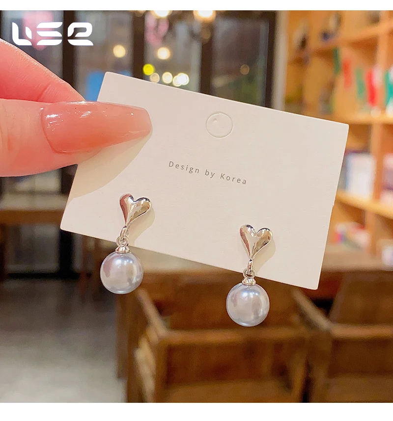 French retro niche design feature earrings main image 0