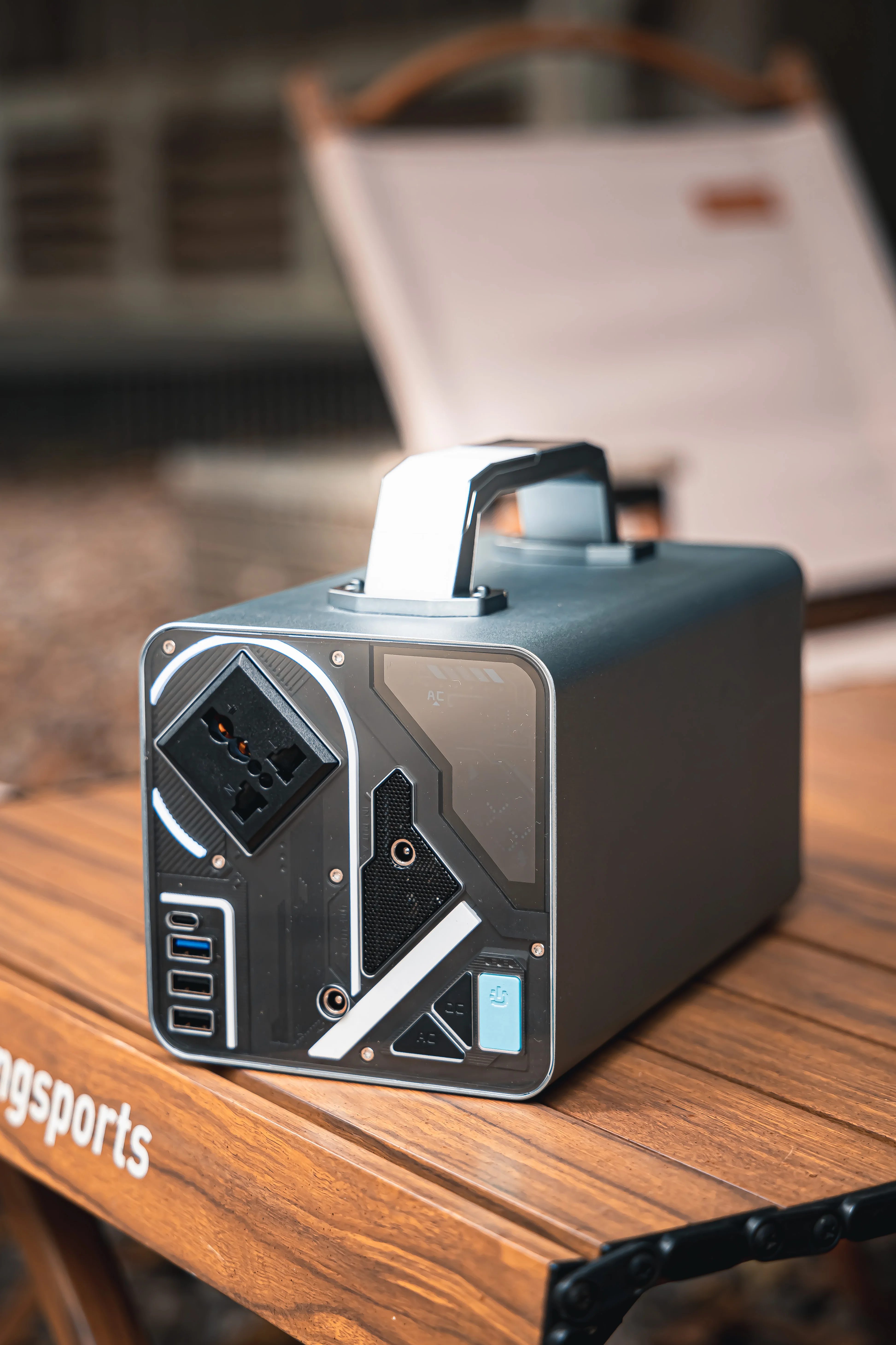 300W 400W Digital Display Multifunctional Portable Power Station Fast Charging Power Bank 90000mAh with LED Light