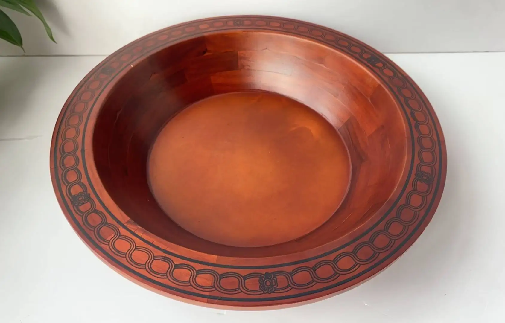 High Quality Carving Round Bowl Large Extra Large Eco-Friendly Heavy Serving Tray Woven Wooden Serving Dish Food Grade Dishware