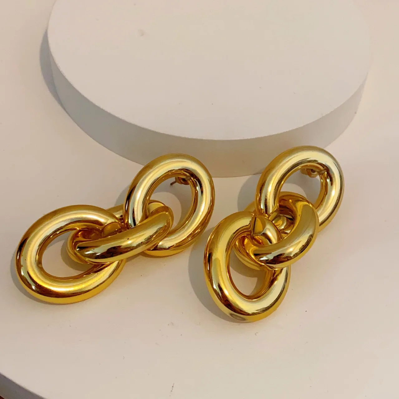 2023 New Arrival Wholesale Fashion Jewelry Geometric Chain Earrings Design for Luxury Acrylic Knot Link 18K Gold Drop Earrings