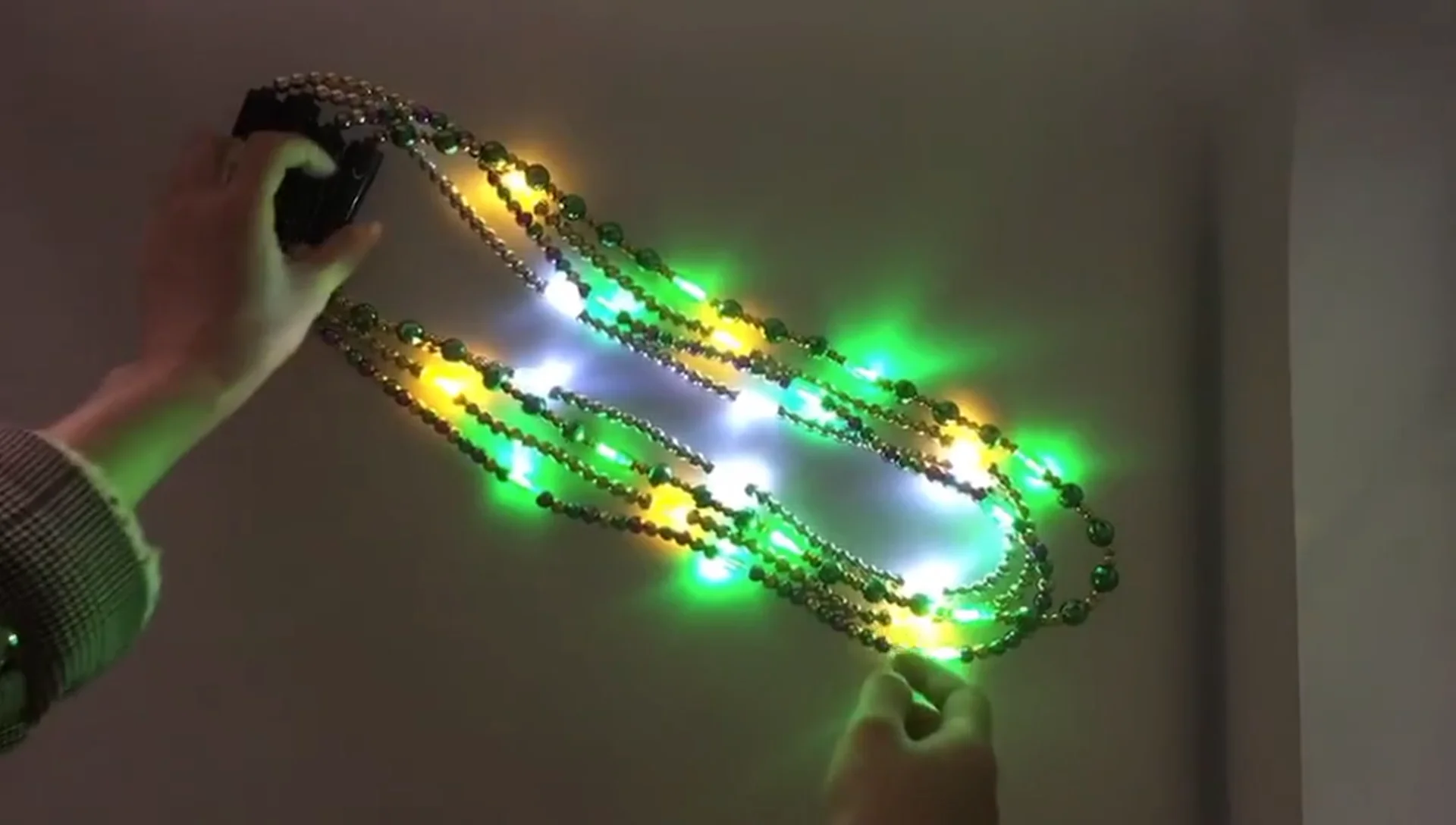 Wholesale Adult Party Wear Flashing Led Light Up Mardi Gras Beads Necklace For St Patricks Day 