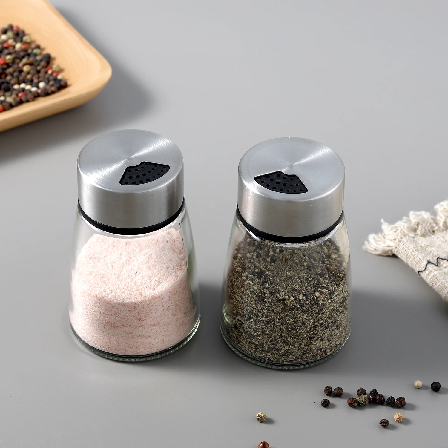 Kitchen Utensils Herb and Spice Tool Decorative Salt and Pepper Shaker Clear Large and Metal Lid Spice Shaker With Glass Bottle