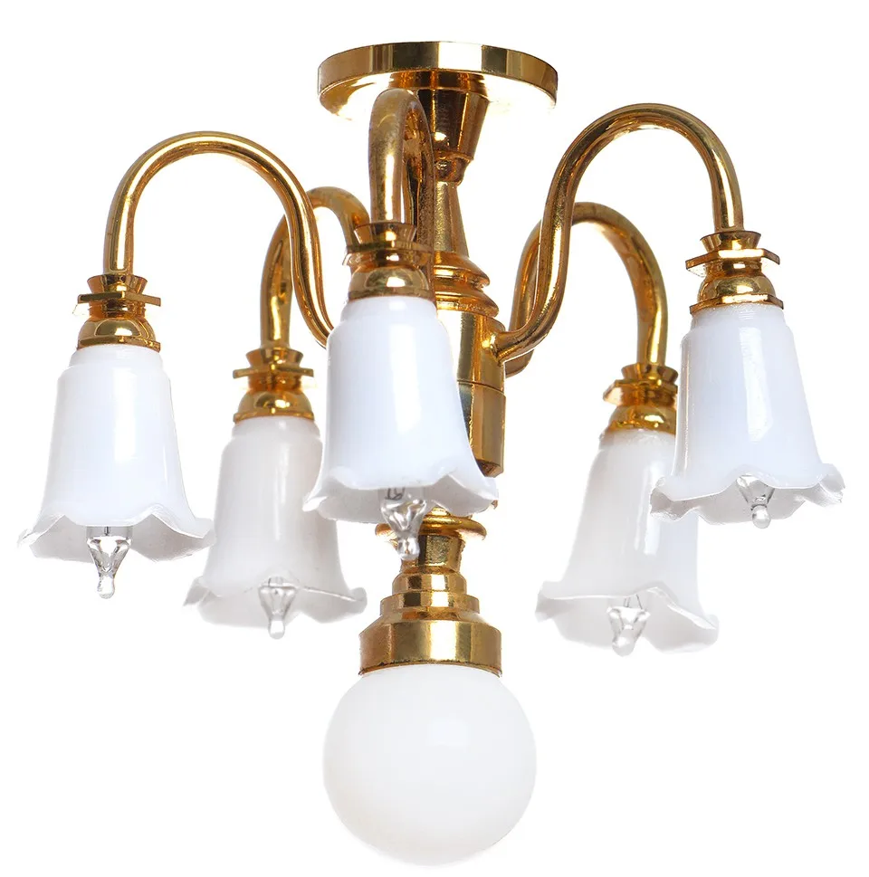 Lampadario In Miniatura Scala 1:12 Per Casa Delle Bambole – 4 Luci LED, Dorato, Alimentato A Batteria - 3