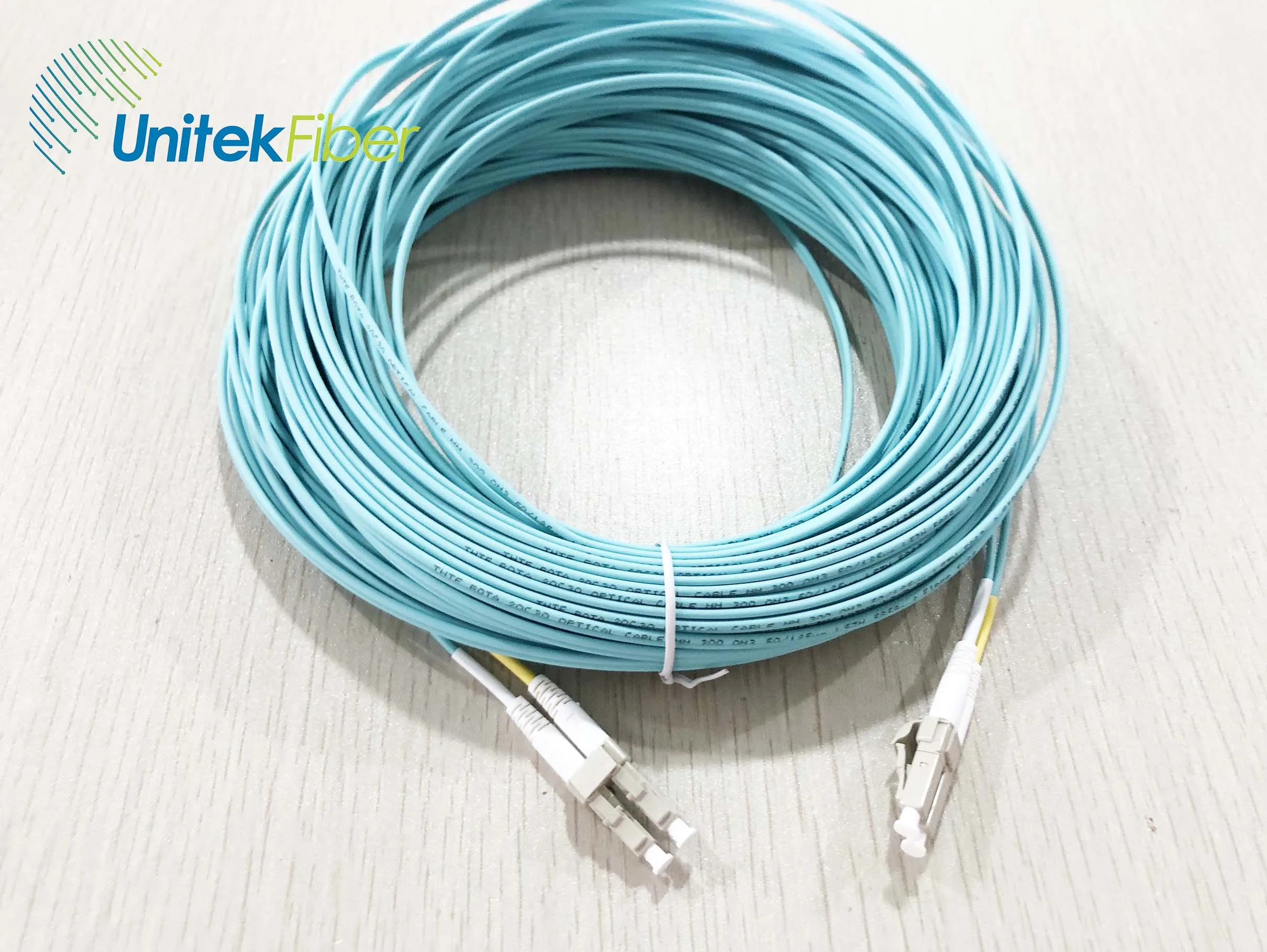 Low price Simplex Duplex SC LC Fiber Optical Jumper G652D G657  Single Mode 2mm 3mm APC UPC Fiber Optic Patch Cord Manufacturer